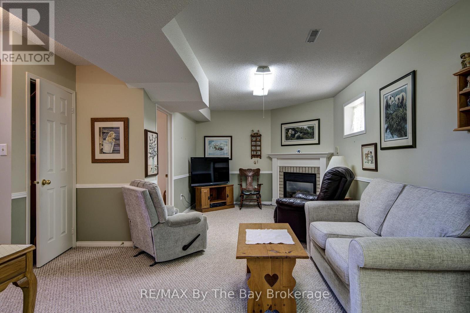12 SILVER BIRCH AVENUE - 29
