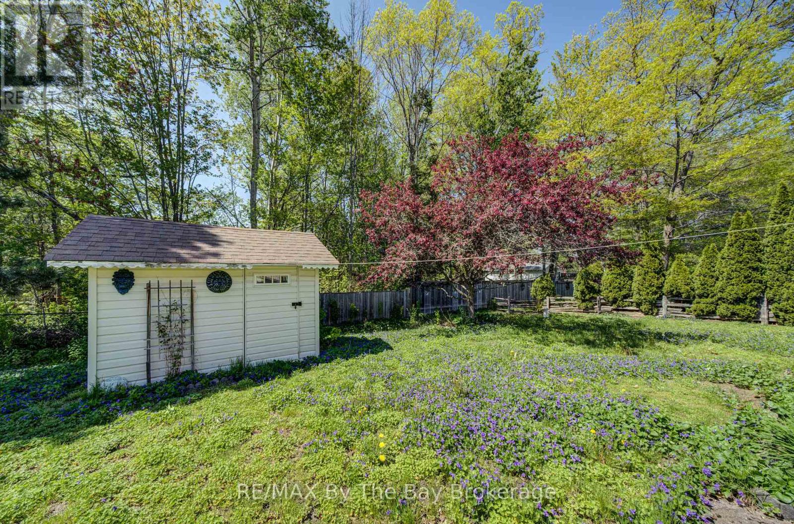 12 SILVER BIRCH AVENUE - 39
