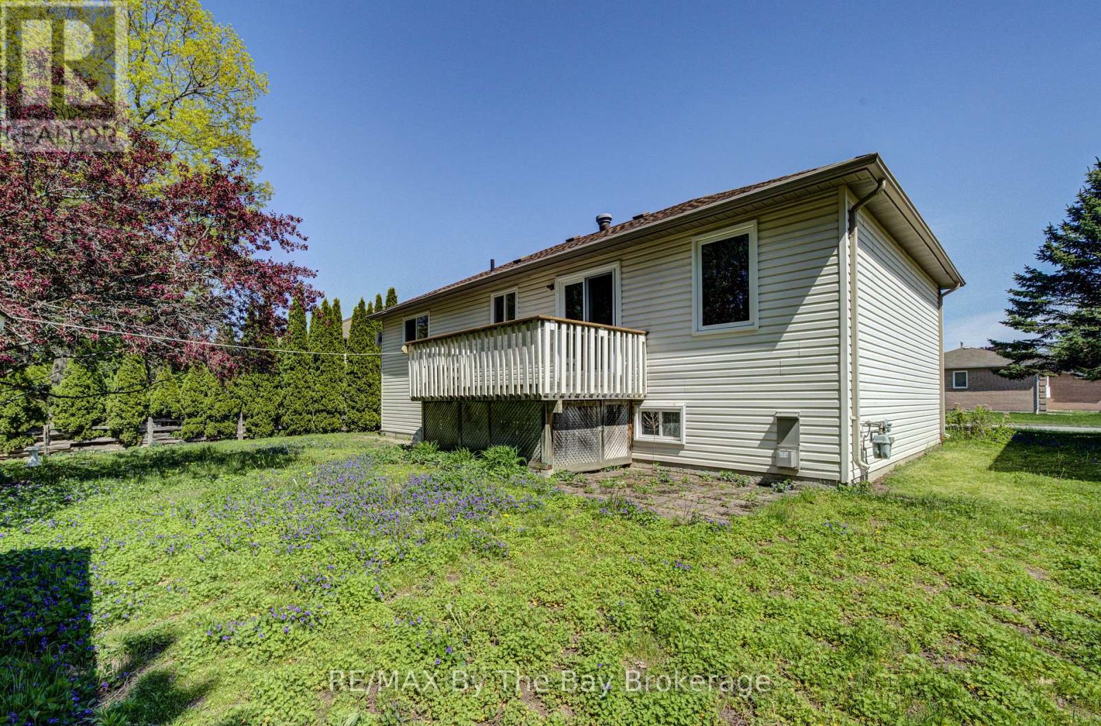 12 SILVER BIRCH AVENUE - 41