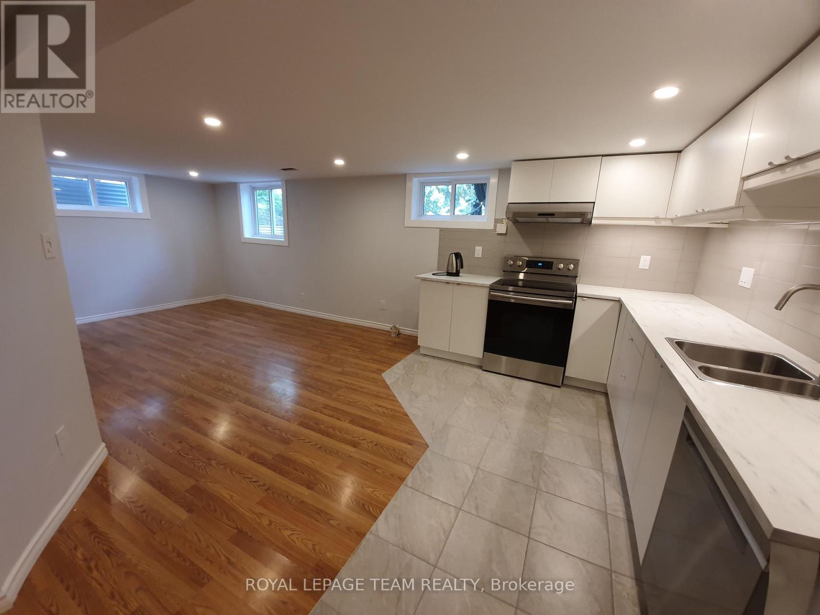 3 Bed, 3 Bath House for Sale in Ottawa – 1015 PINECREST ROAD, Ottawa – MLS# X13530704 - Image 24