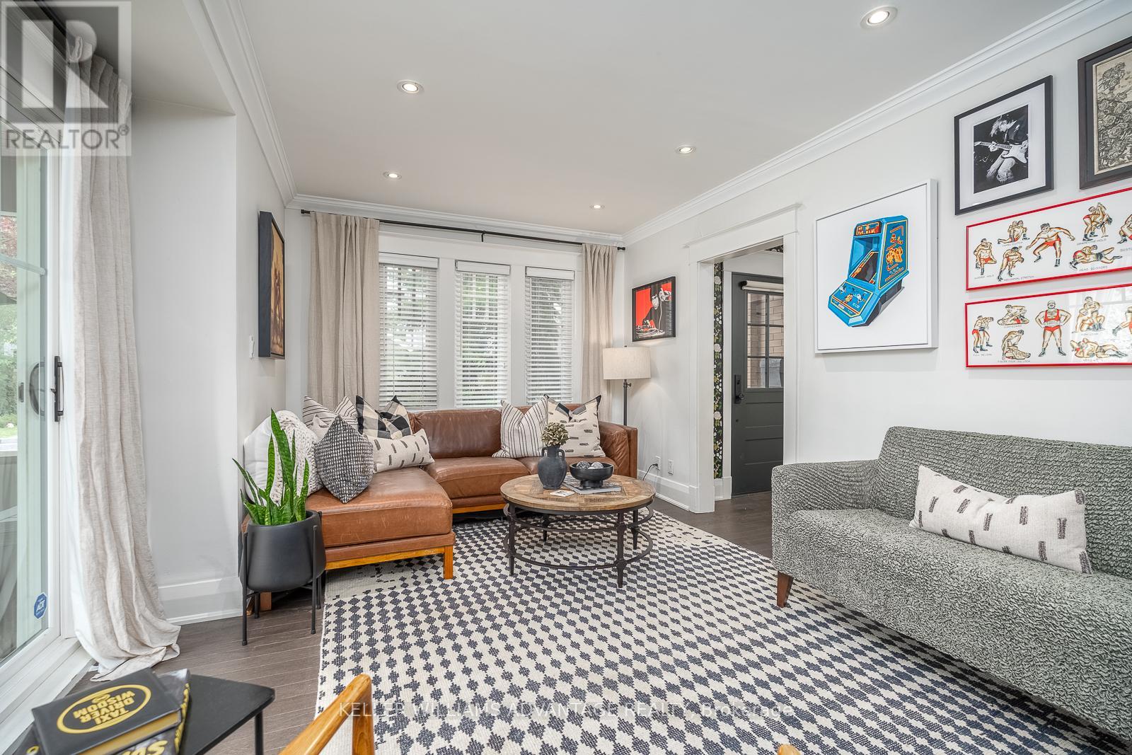Spacious living room