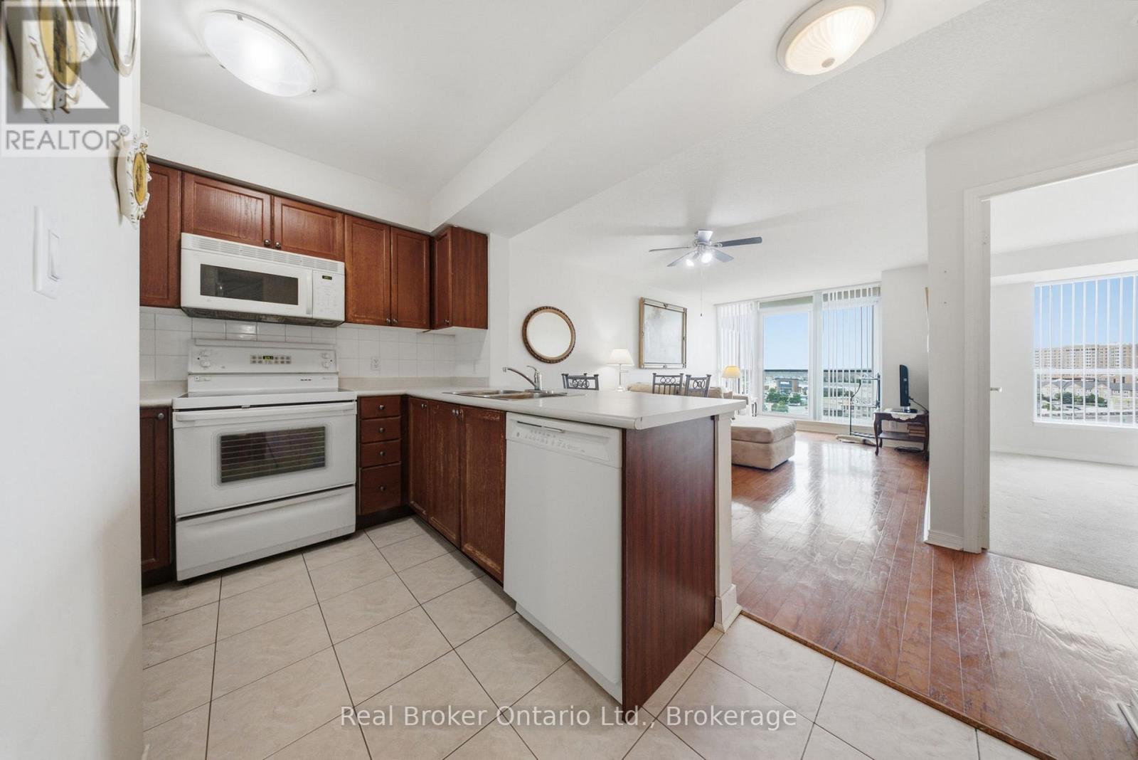 #902 4879 KIMBERMOUNT AVENUE - 9