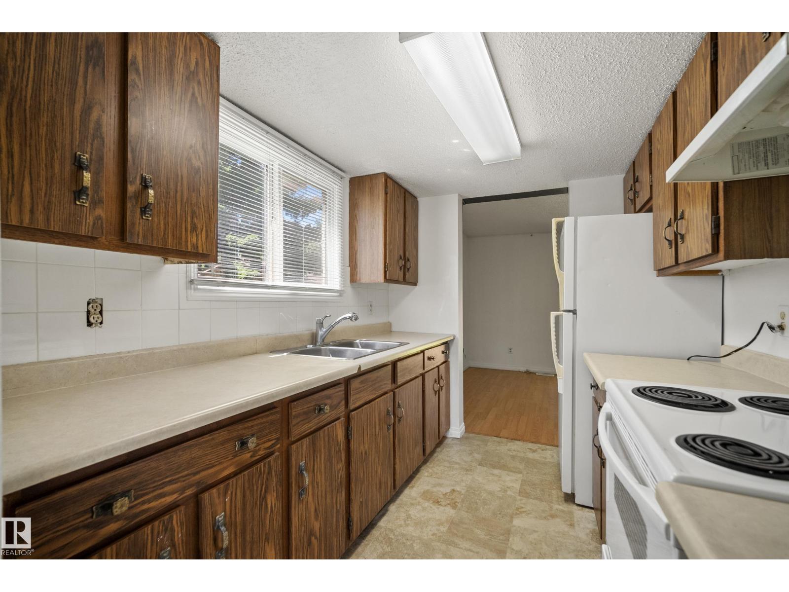 72 STIRLING RD NW - 9