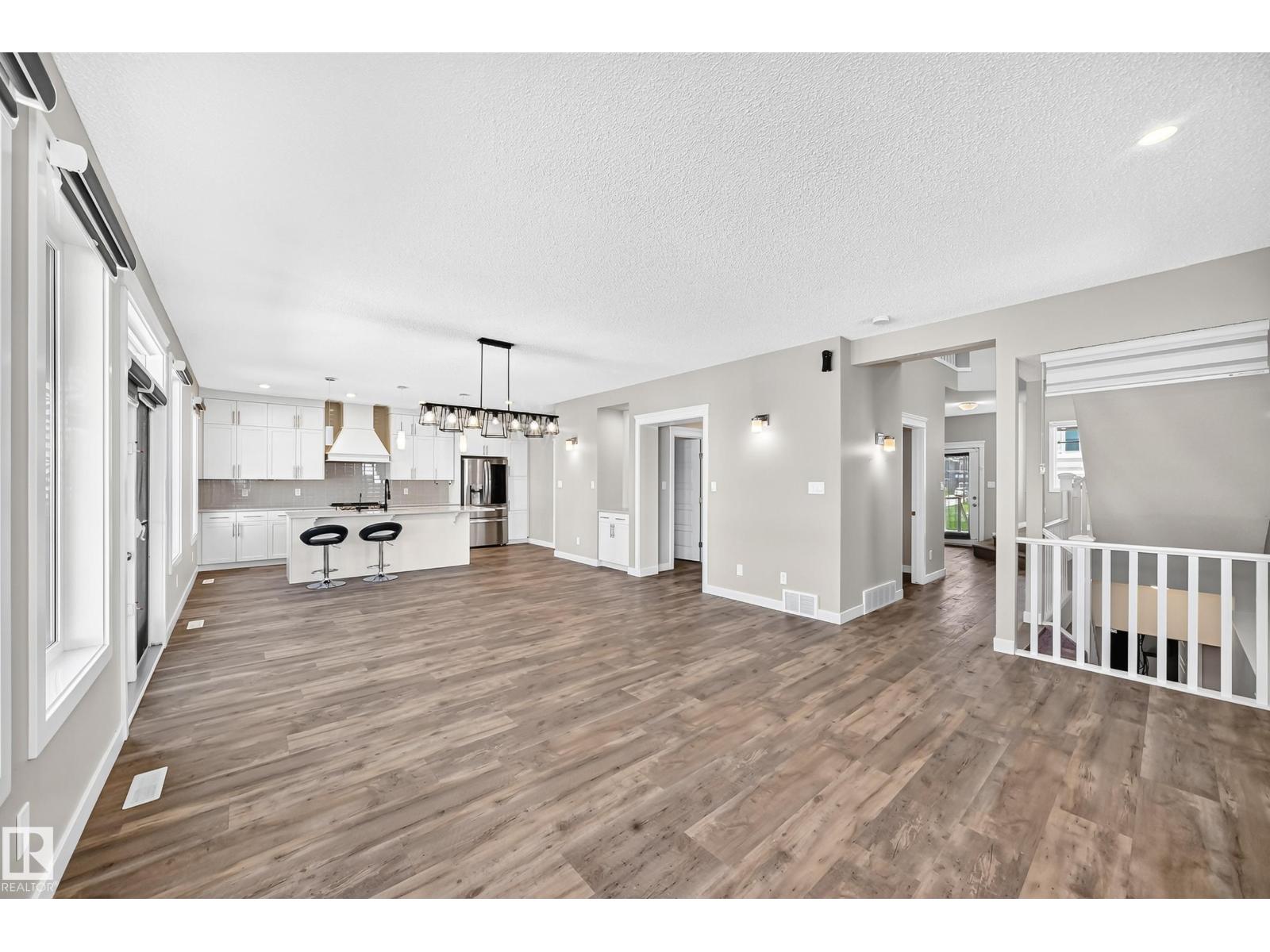 17436 9 AV SW SW - 12