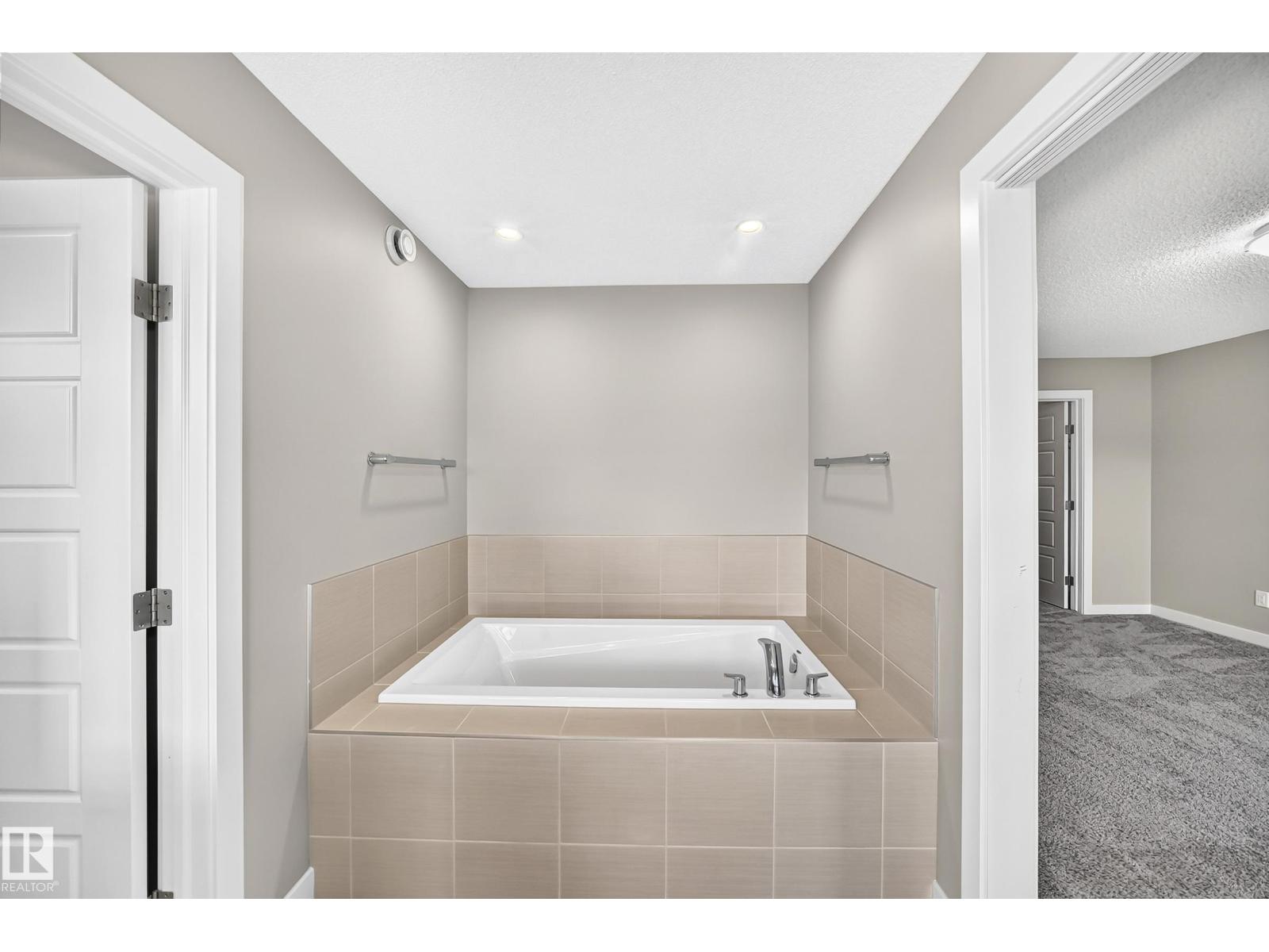 17436 9 AV SW SW - 21