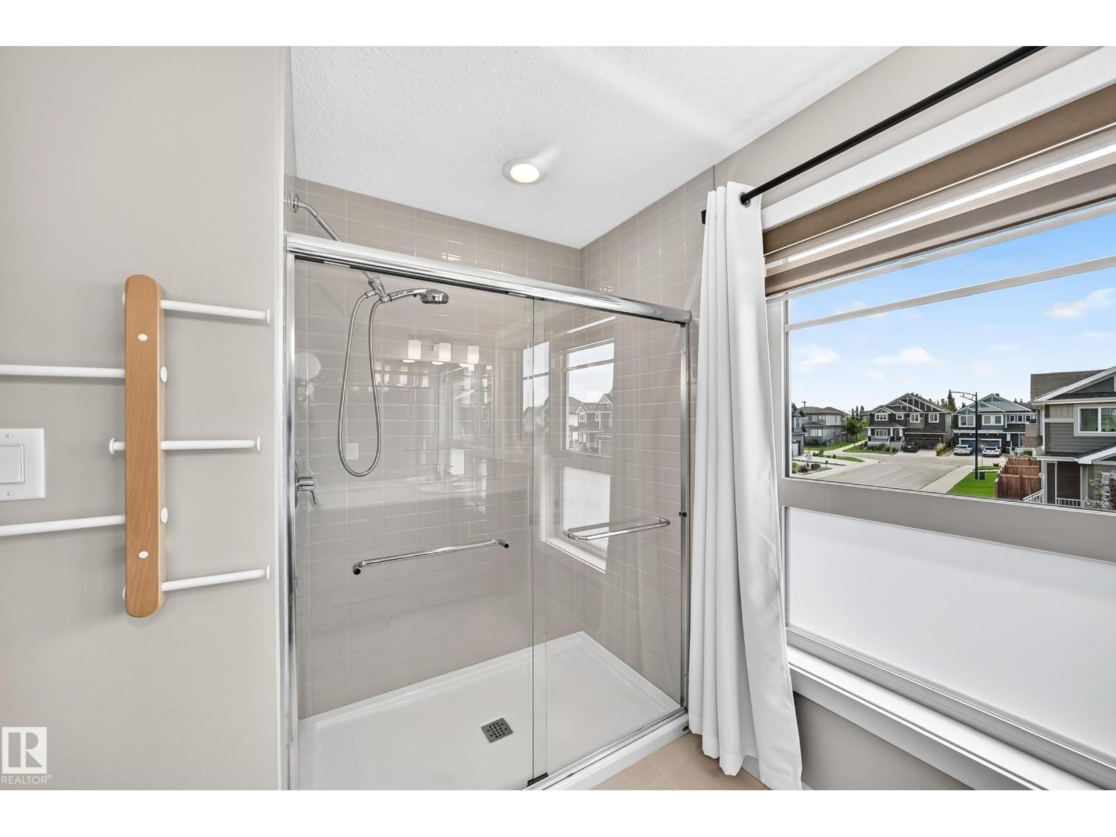17436 9 AV SW SW - 22
