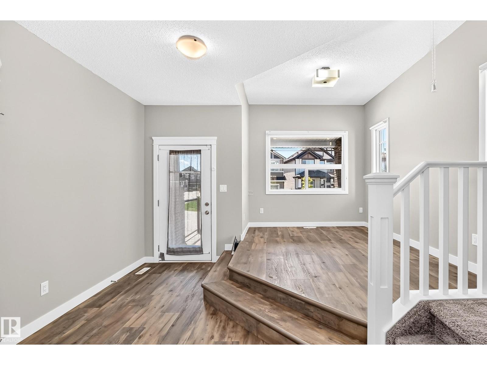 17436 9 AV SW SW - 3