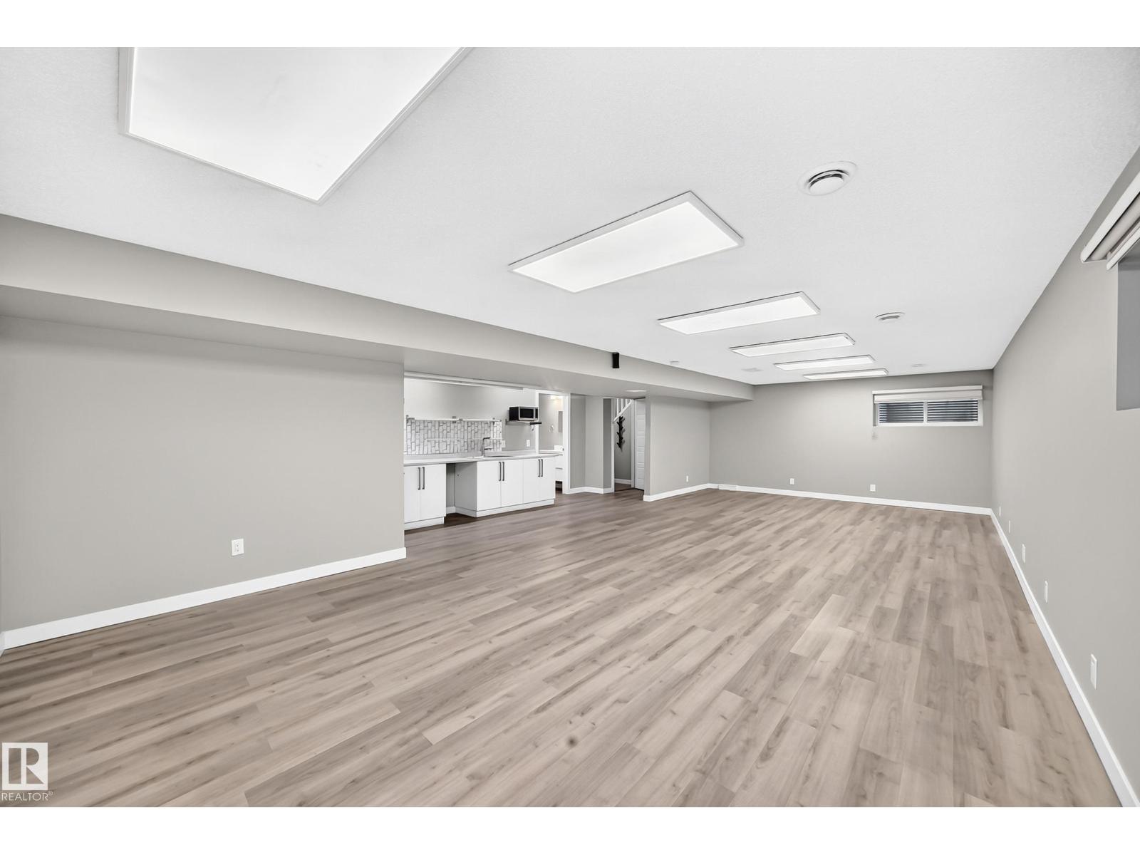 17436 9 AV SW SW - 37