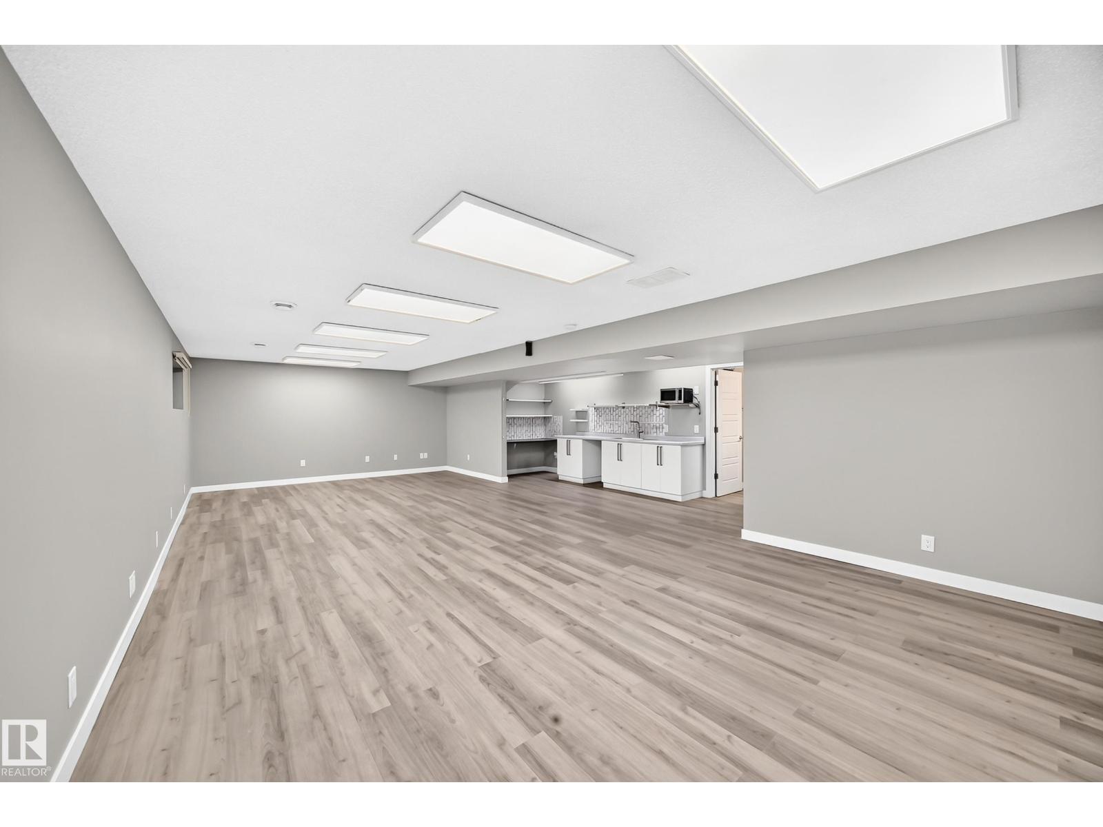17436 9 AV SW SW - 38