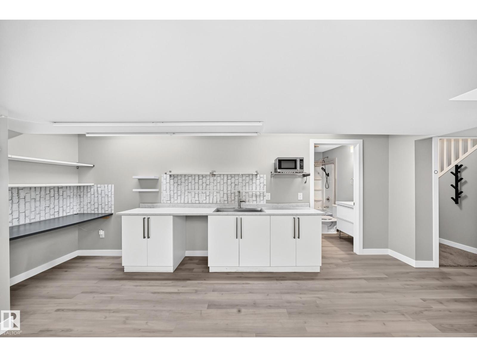 17436 9 AV SW SW - 39