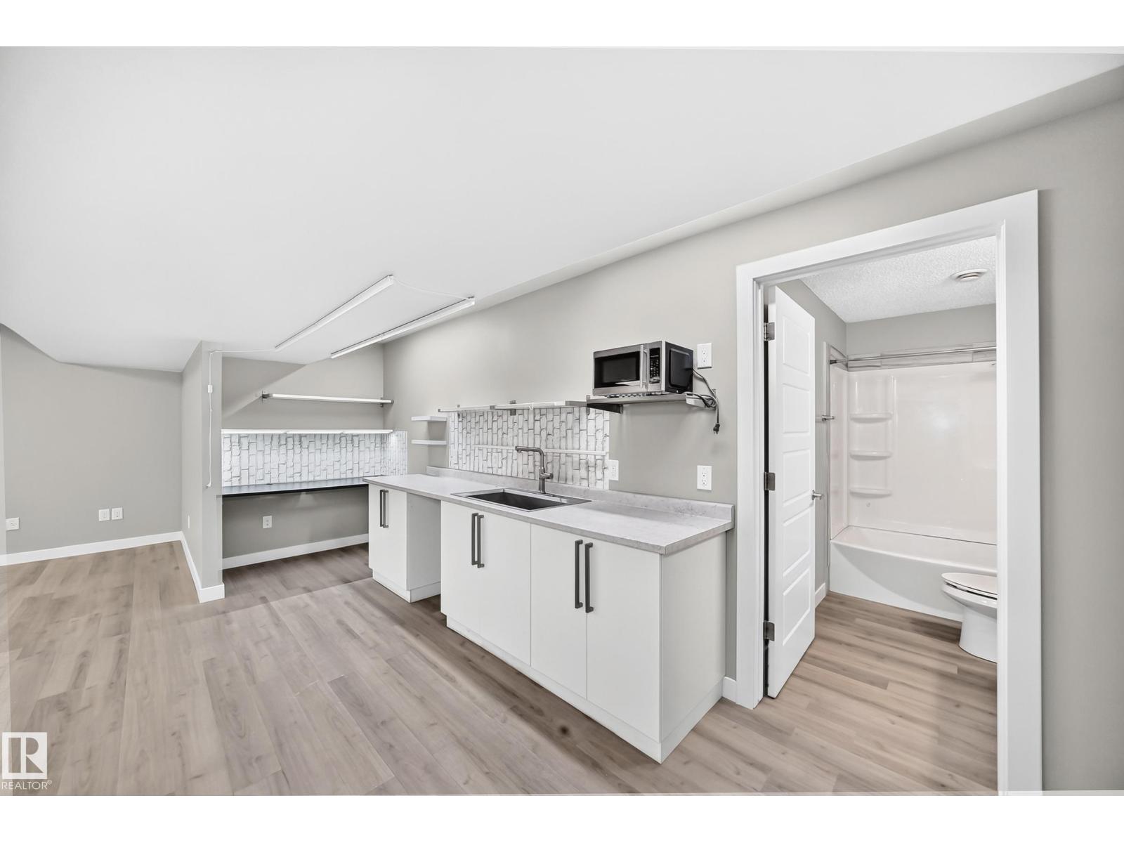 17436 9 AV SW SW - 40