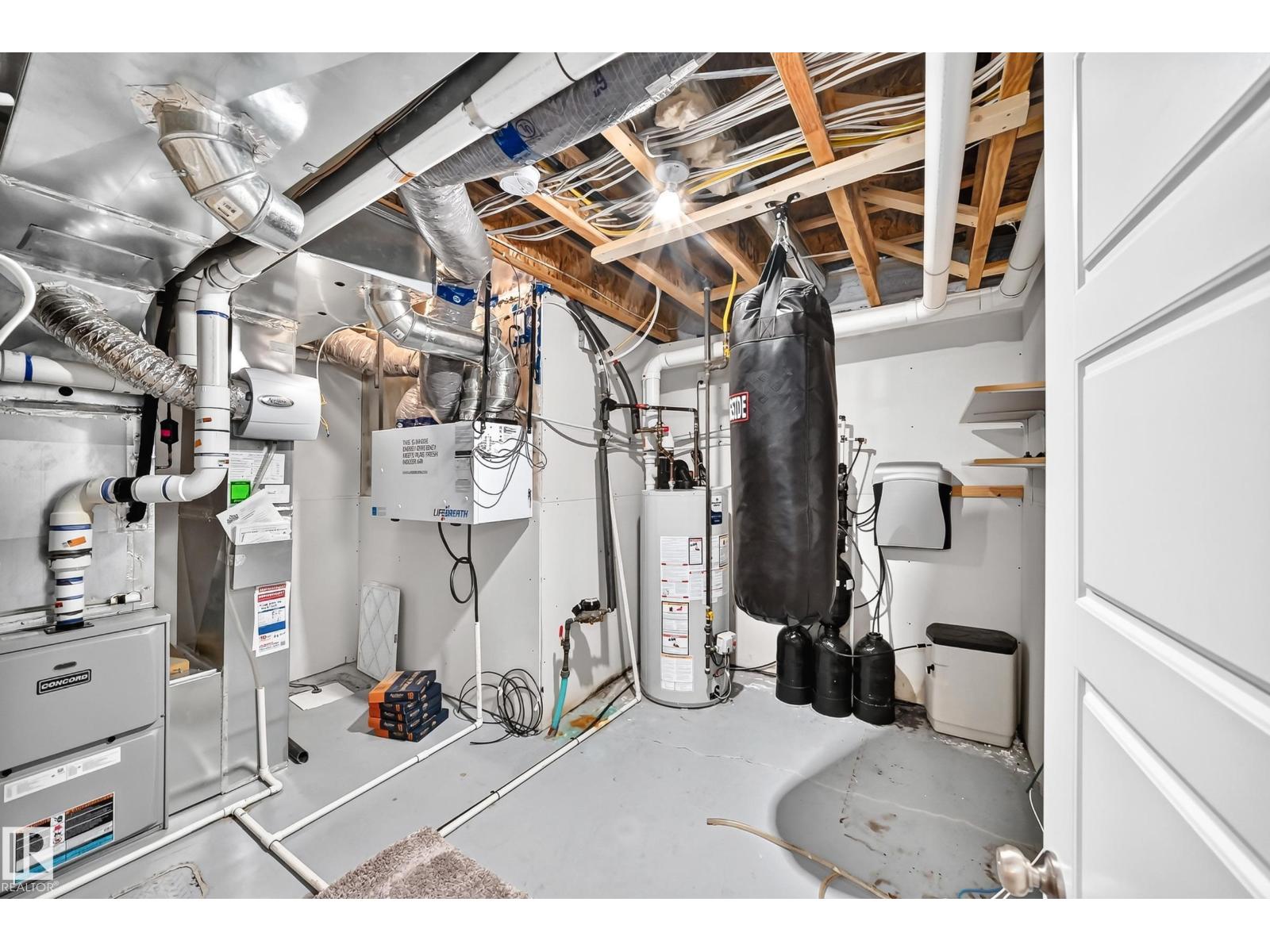 17436 9 AV SW SW - 42