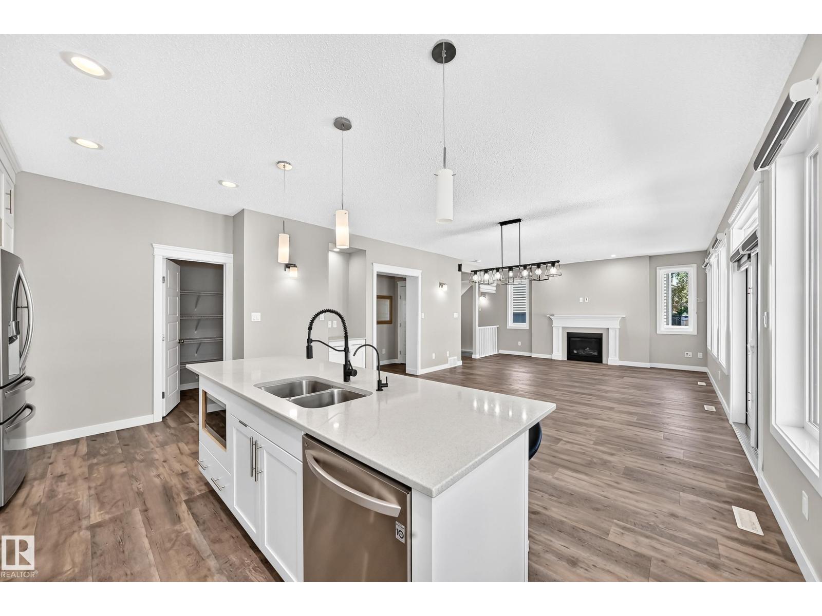 17436 9 AV SW SW - 6