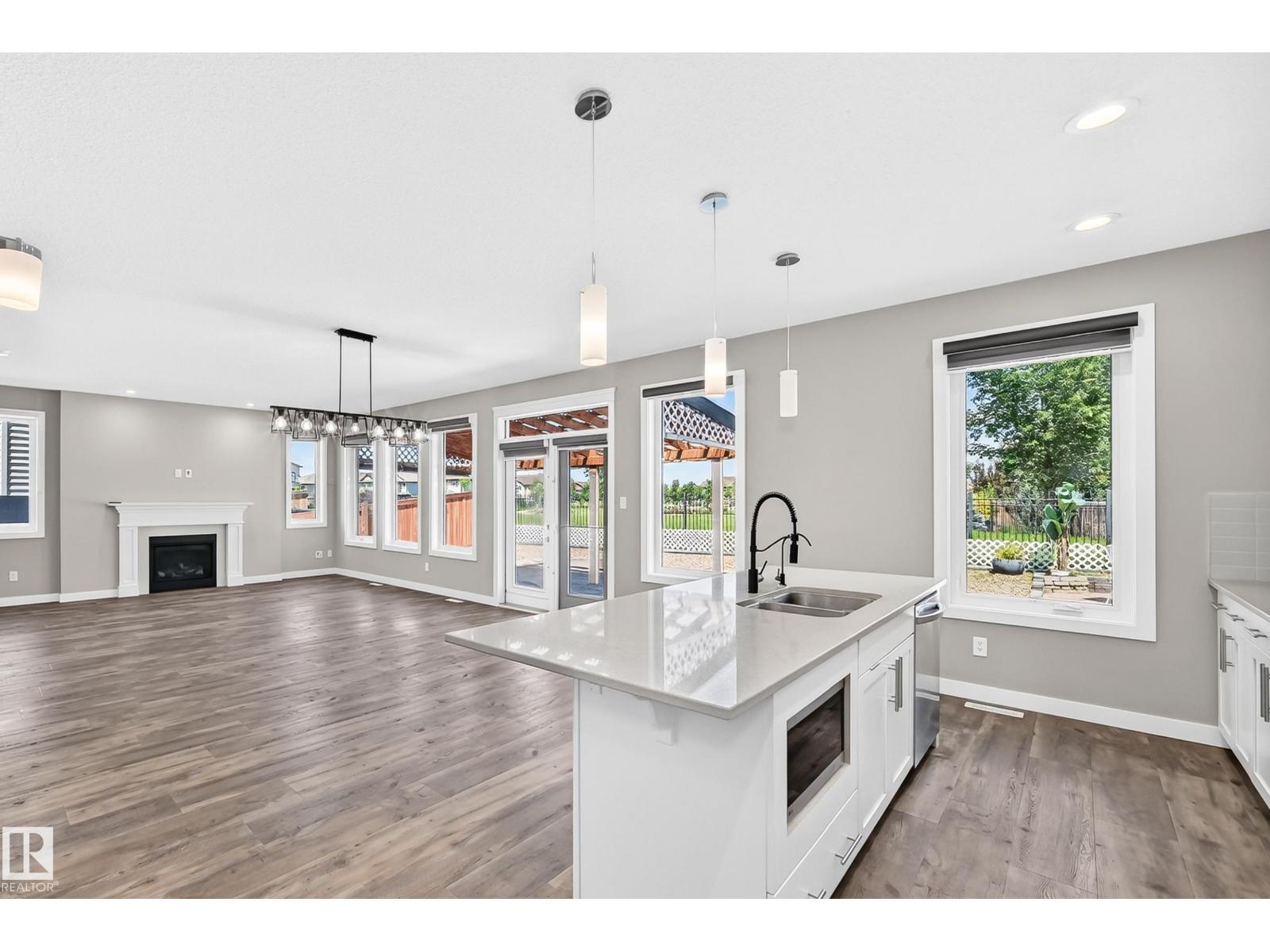 17436 9 AV SW SW - 7