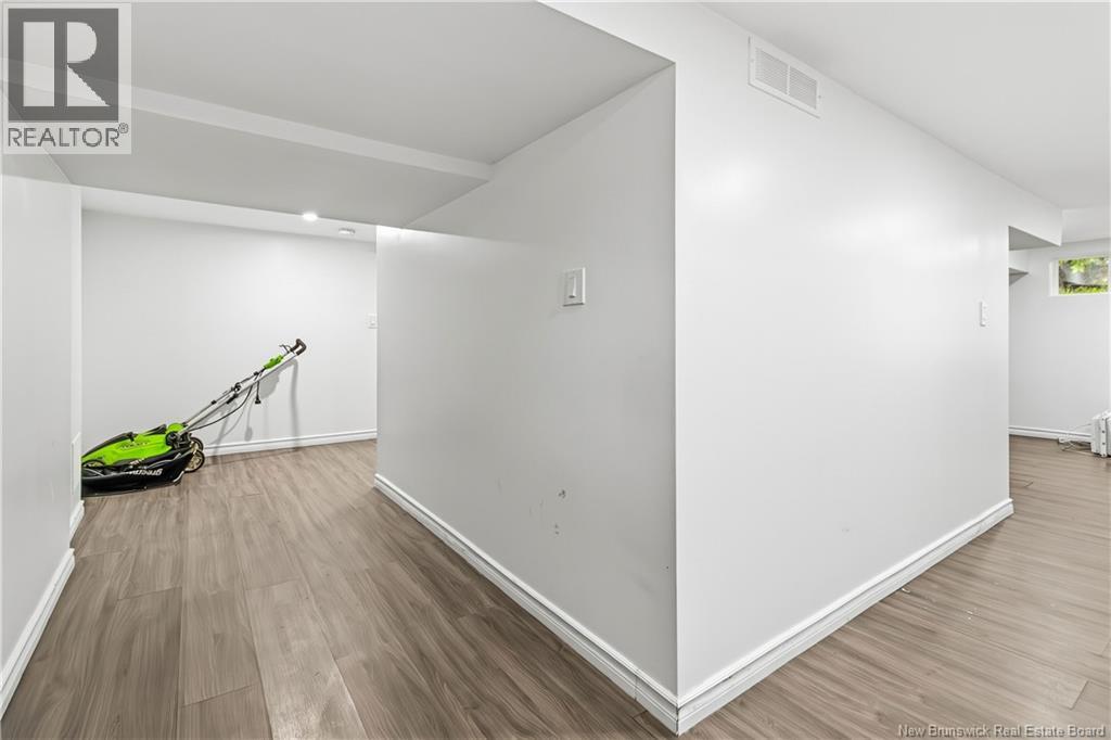 118 Broadway Street - Image 36