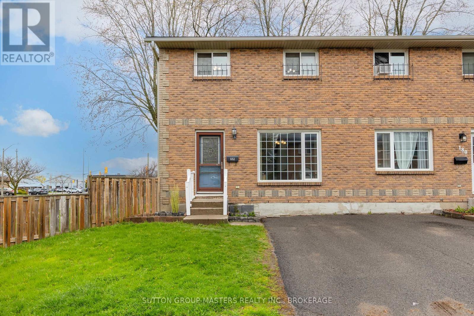 182 ROSEMUND CRESCENT - 1