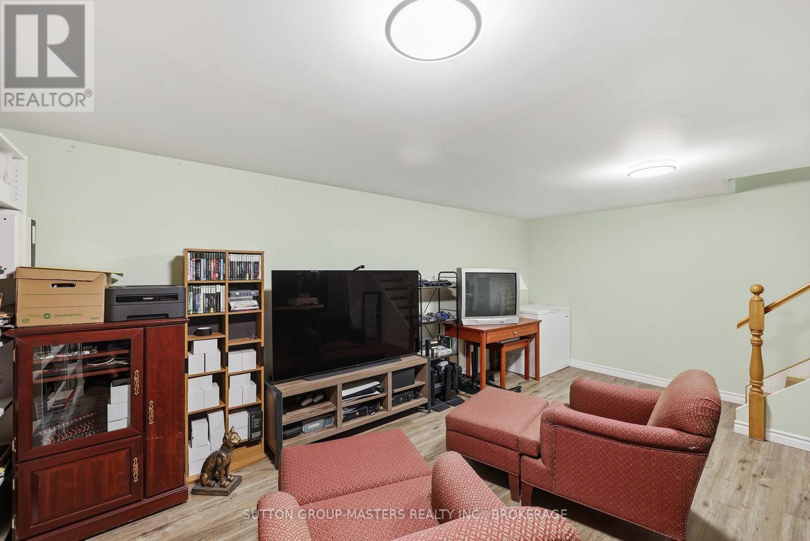 182 ROSEMUND CRESCENT - 28