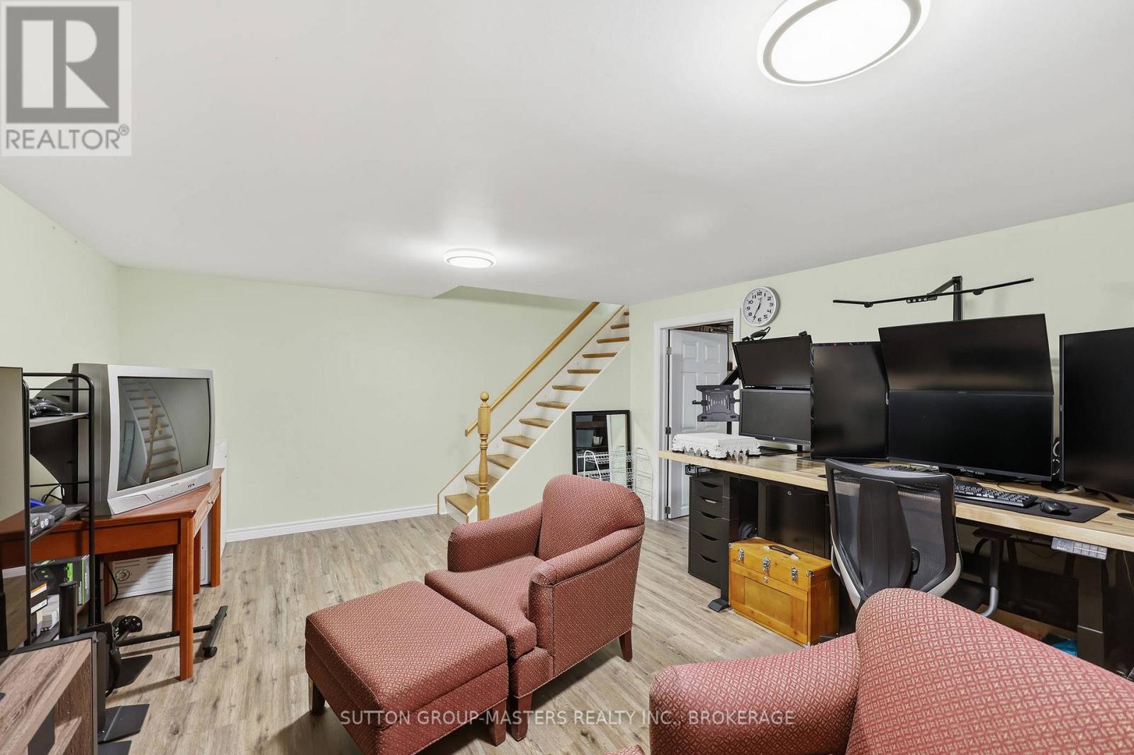 182 ROSEMUND CRESCENT - 29