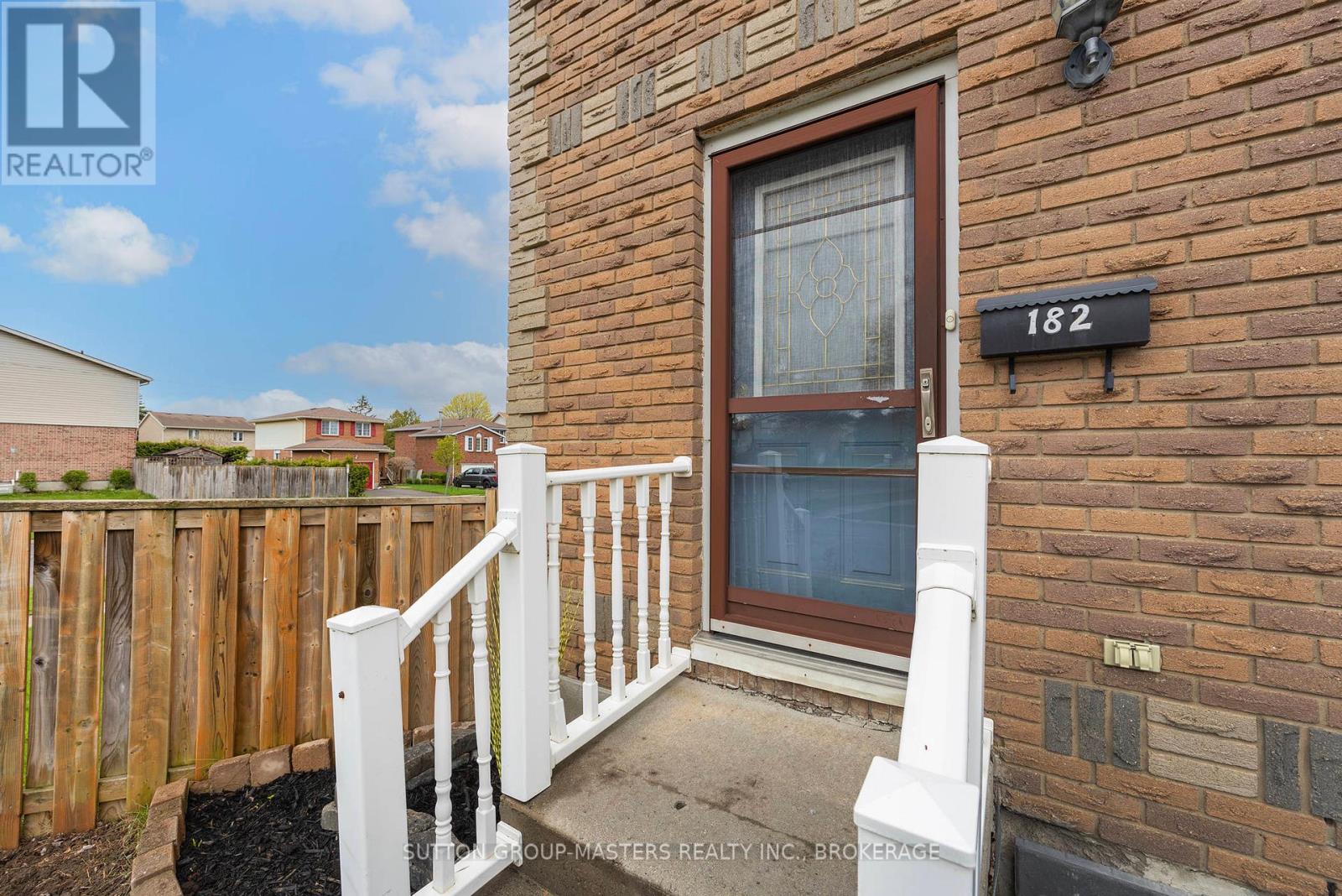 182 ROSEMUND CRESCENT - 3