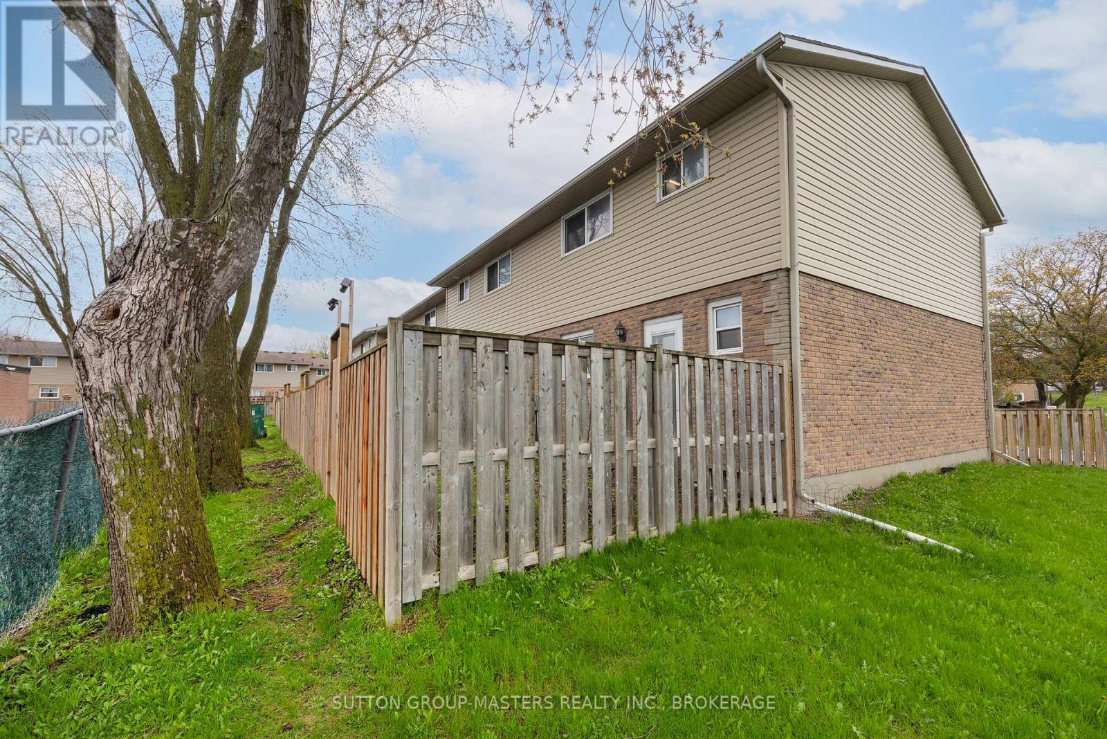 182 ROSEMUND CRESCENT - 34