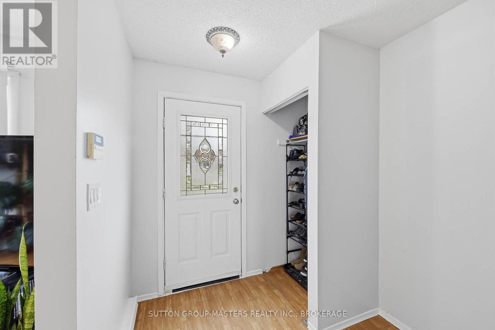 182 ROSEMUND CRESCENT - 4