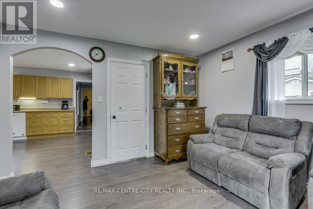 73 FOURTH AVENUE - Image 10