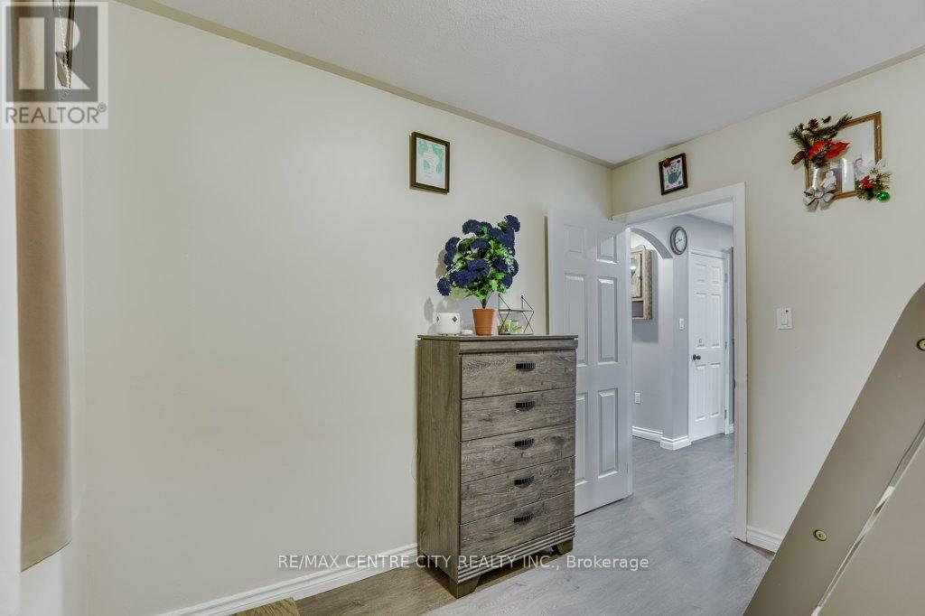 73 FOURTH AVENUE - Image 18