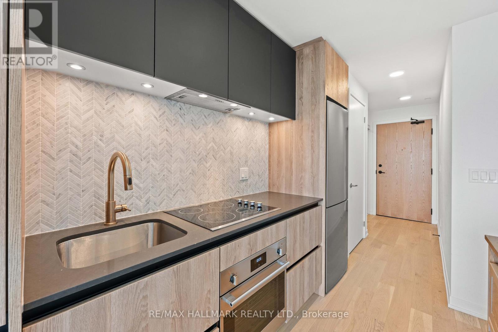 Welcome To 7950 Bathurst St #1812!