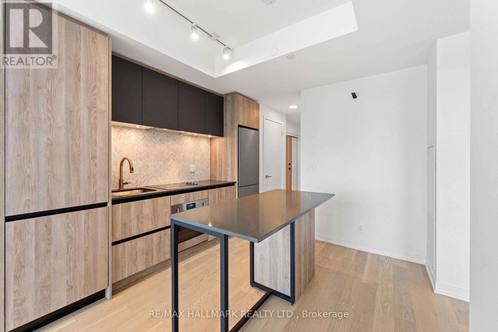 Kitchen W S/S Appliances, Quartz Counters,& Island