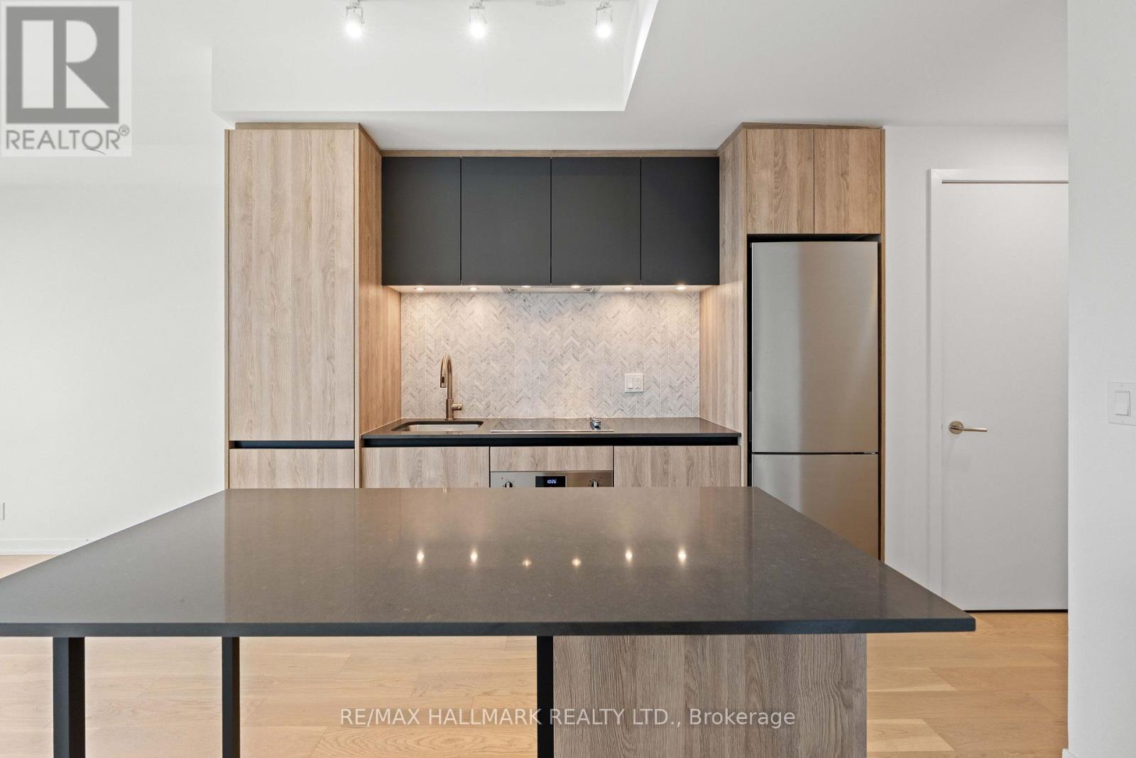 Kitchen W S/S Appliances, Quartz Counters,& Island