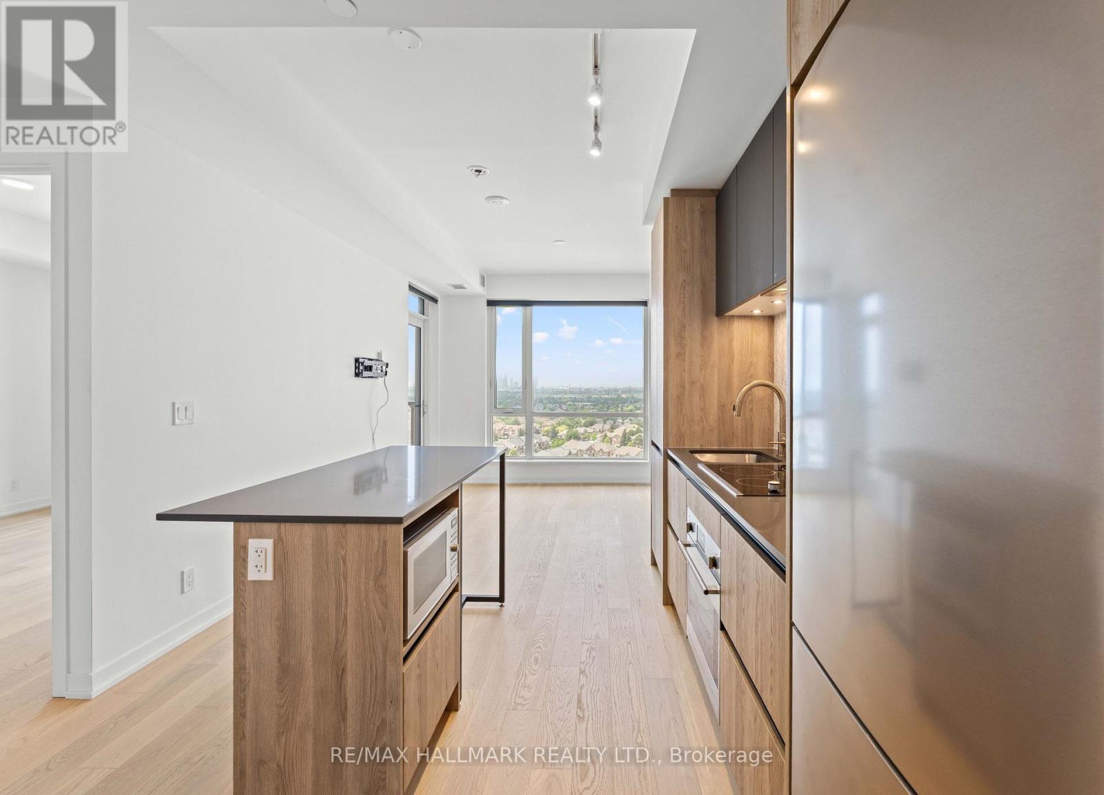 Kitchen W S/S Appliances, Quartz Counters,& Island