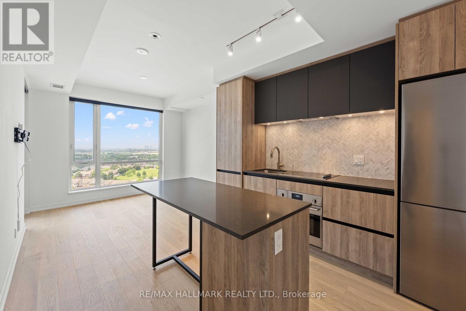 Kitchen W S/S Appliances, Quartz Counters,& Island