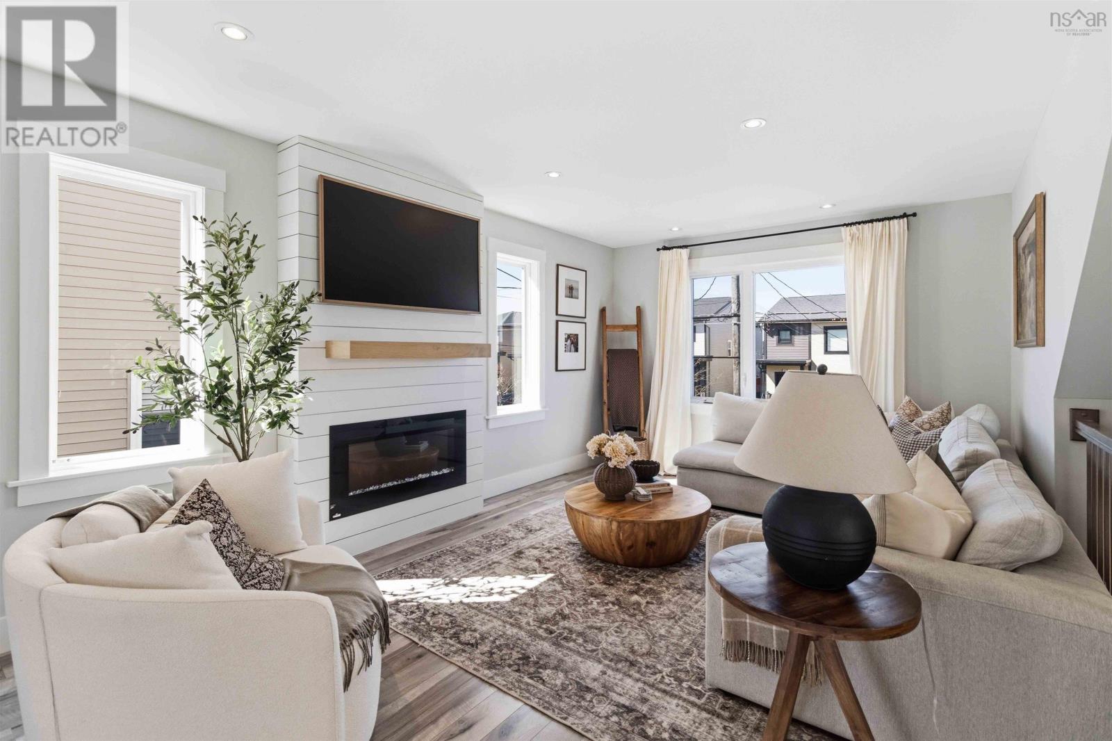 128 Titanium Crescent - 1