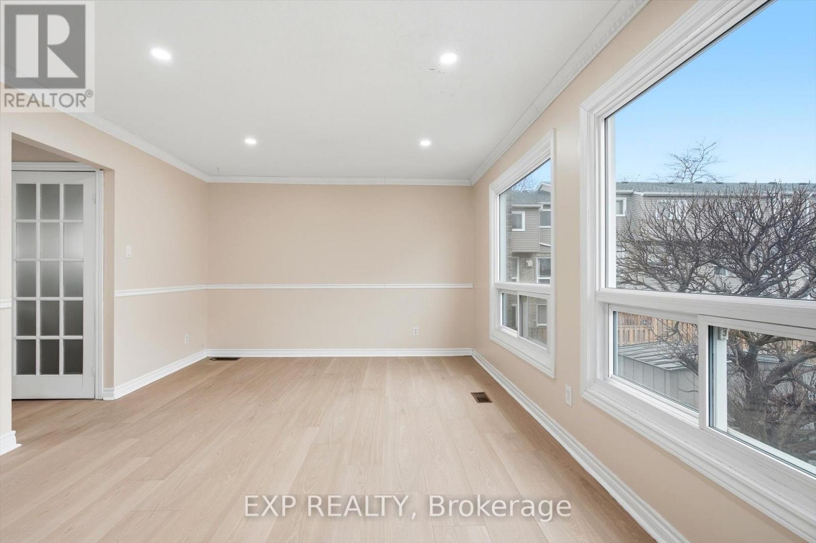 #31 2050 UPPER MIDDLE ROAD - 11