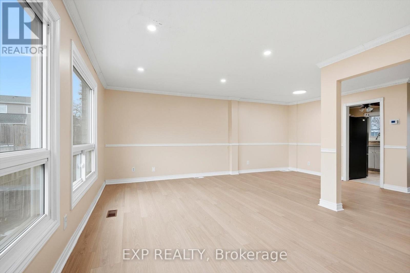 #31 2050 UPPER MIDDLE ROAD - 12