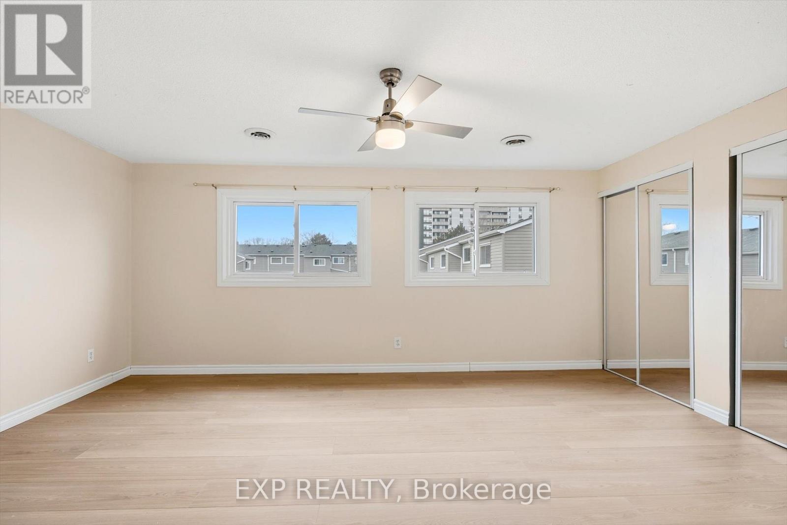 #31 2050 UPPER MIDDLE ROAD - 13