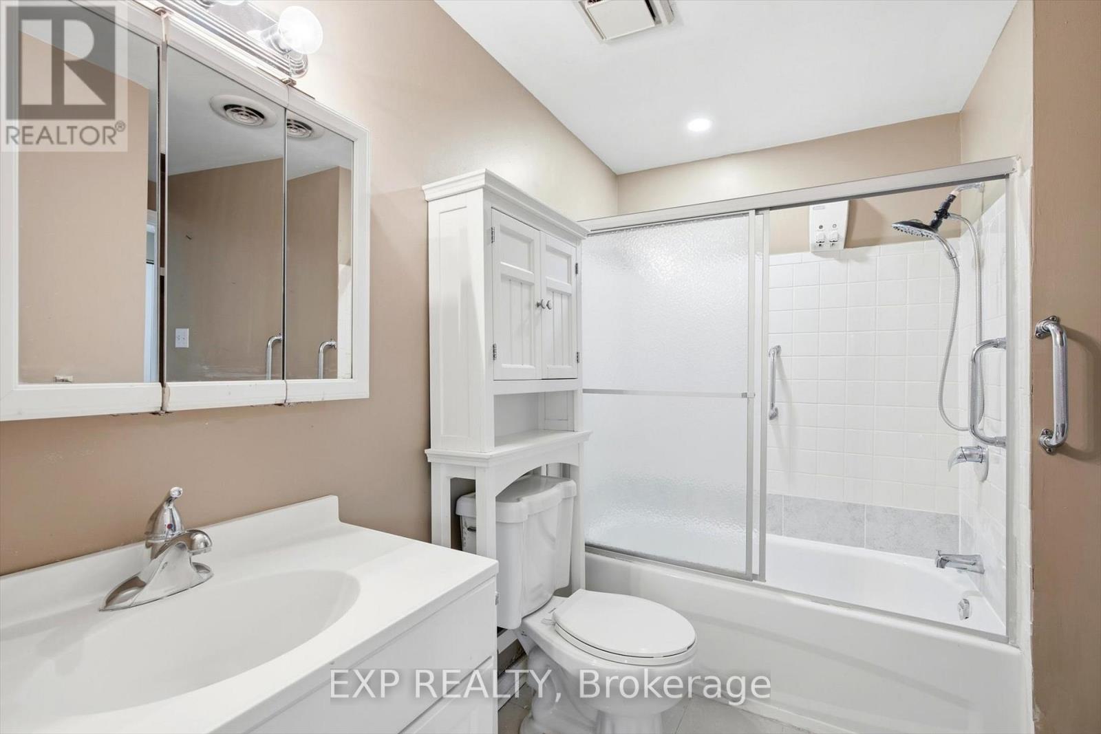 #31 2050 UPPER MIDDLE ROAD - 18