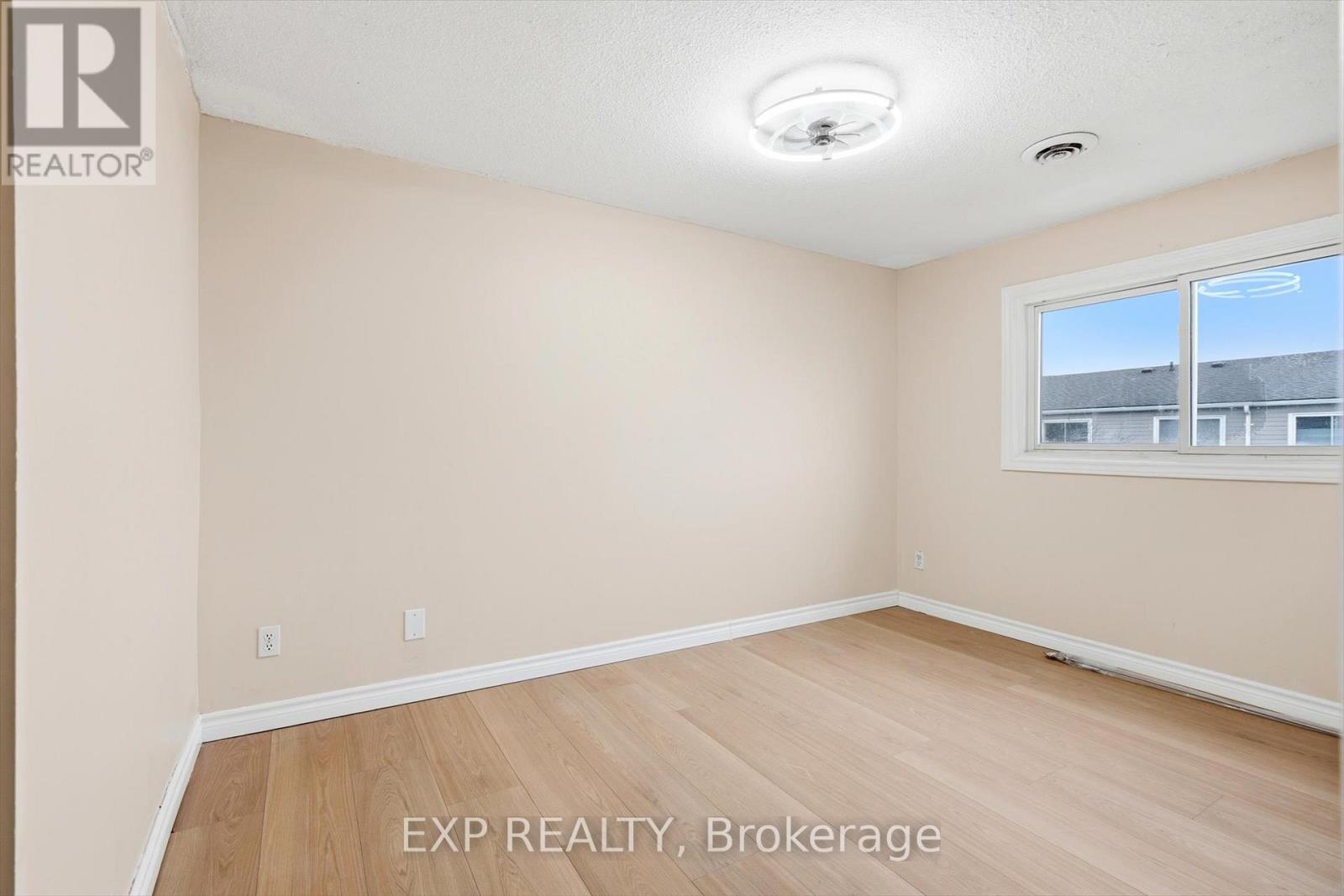 #31 2050 UPPER MIDDLE ROAD - 19