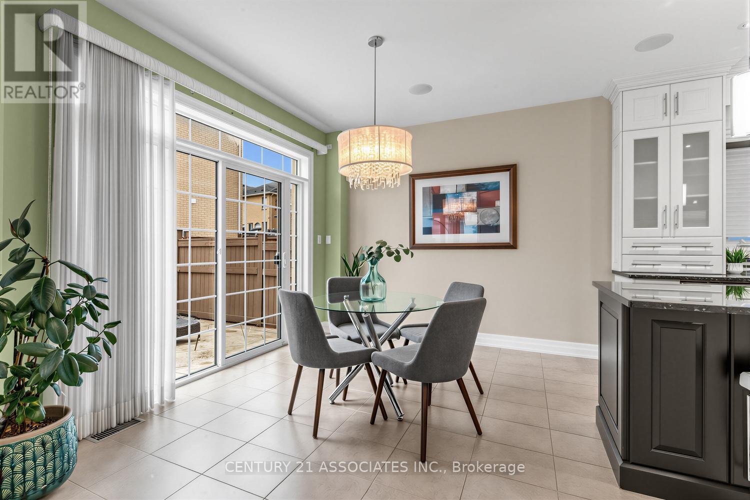 29 BLACK DIAMOND CRESCENT - 17