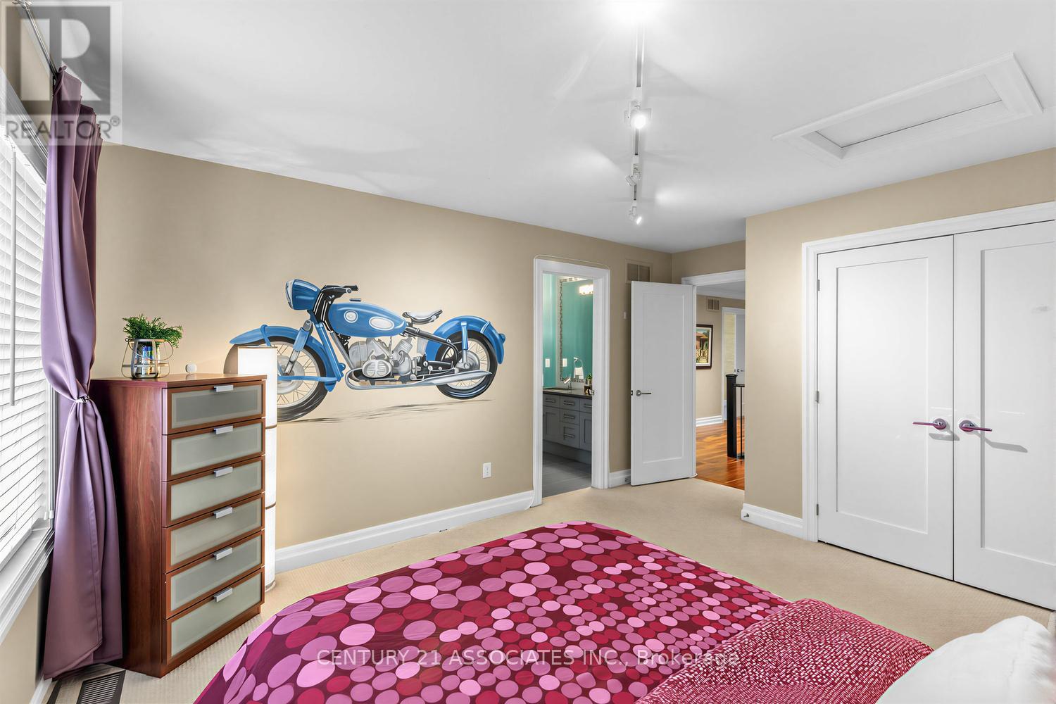 29 BLACK DIAMOND CRESCENT - 33