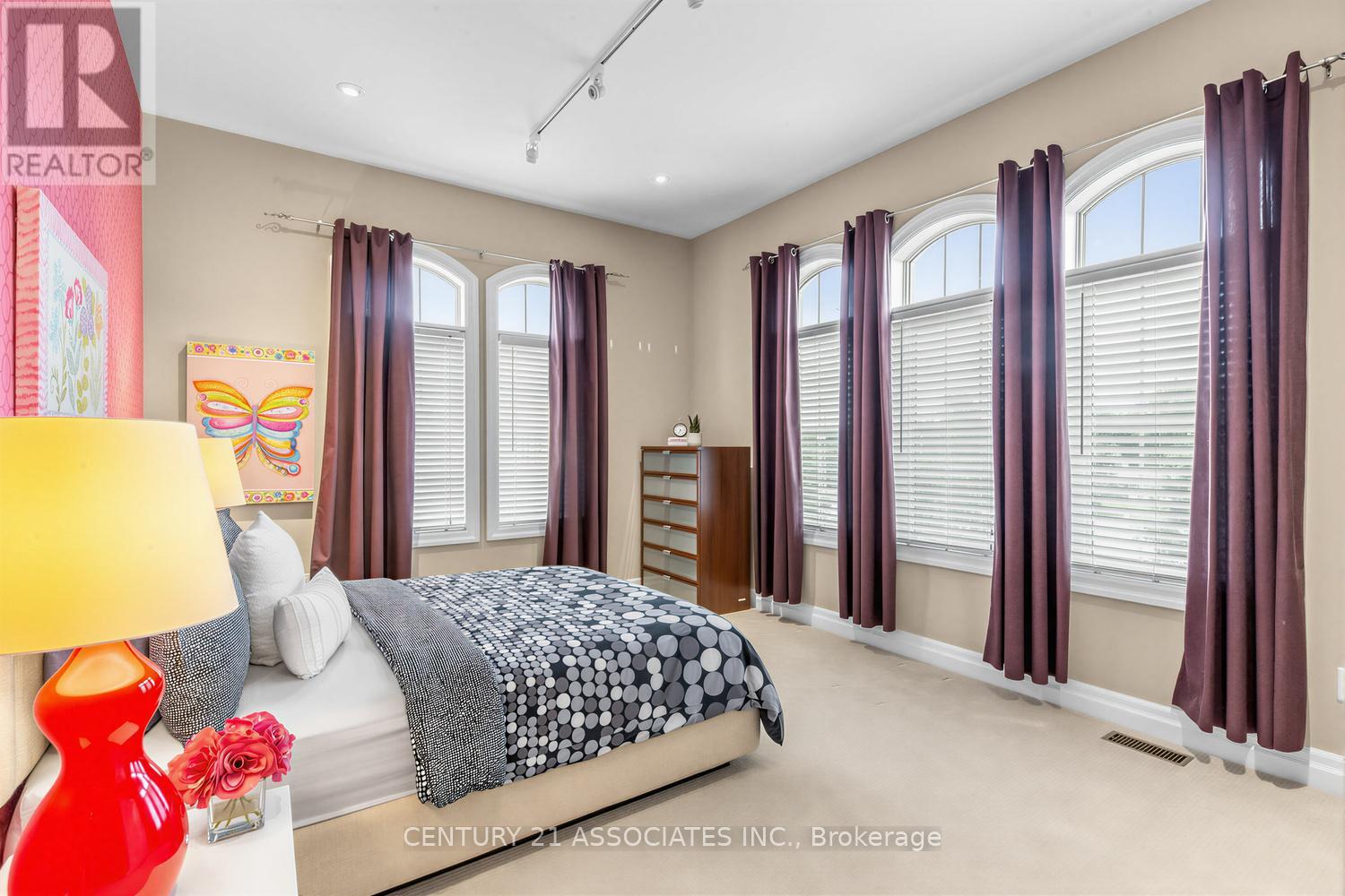 29 BLACK DIAMOND CRESCENT - 34