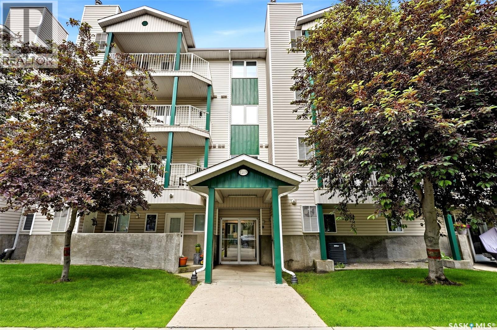 #403 2203 Angus STREET - 2