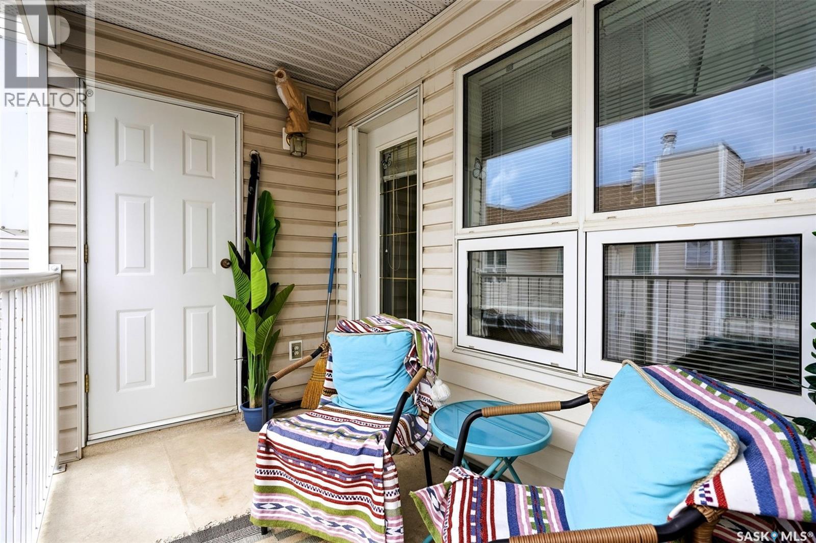 #403 2203 Angus STREET - 22