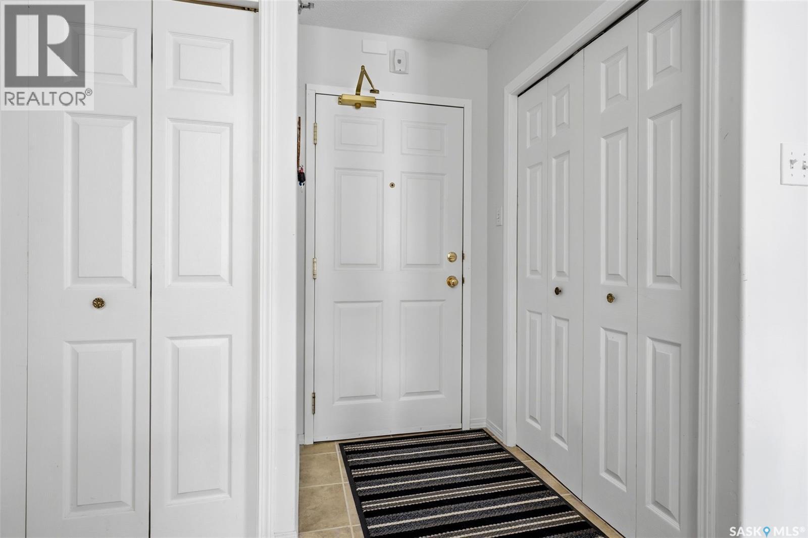 #403 2203 Angus STREET - 3
