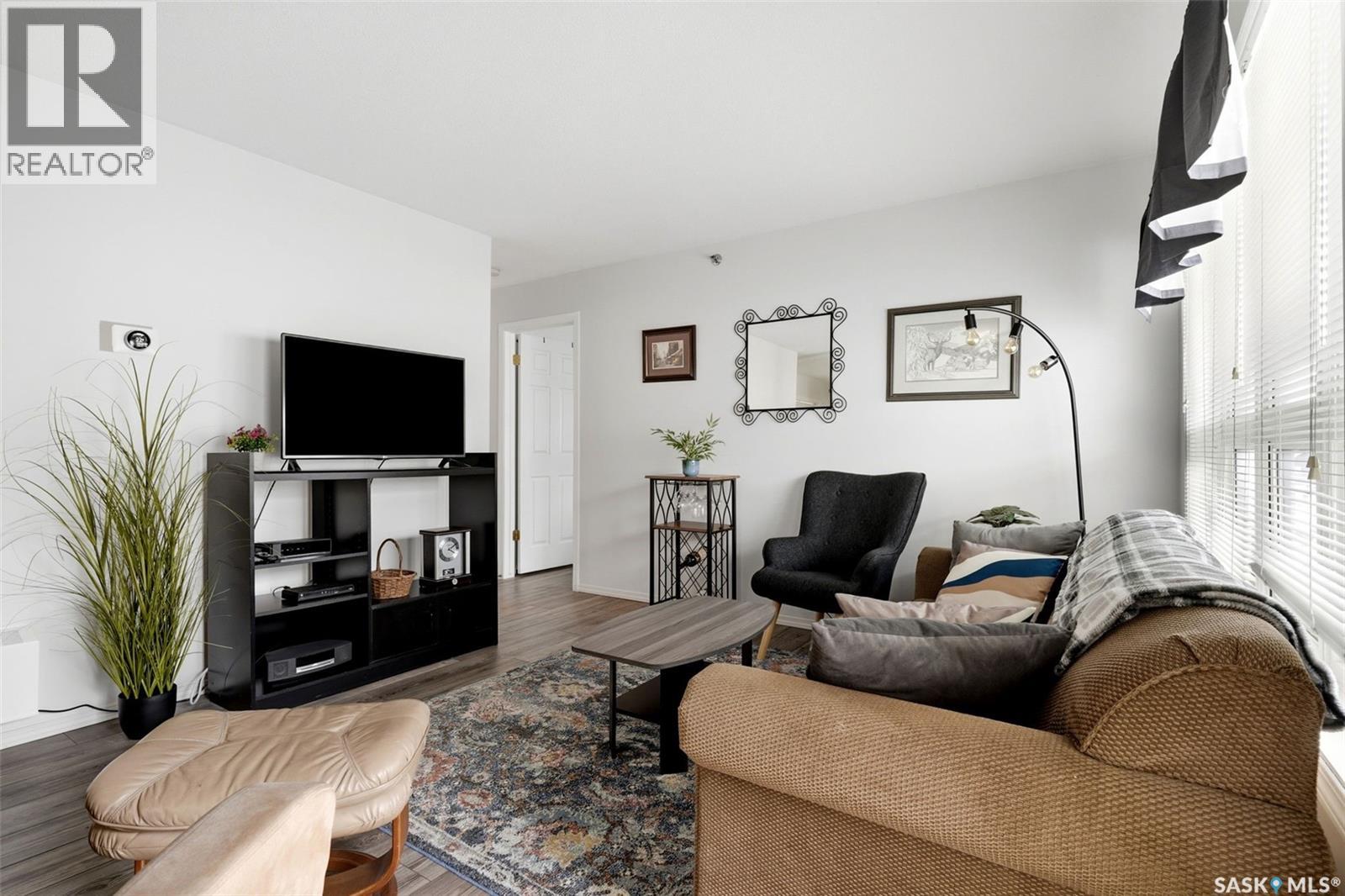 #403 2203 Angus STREET - 5