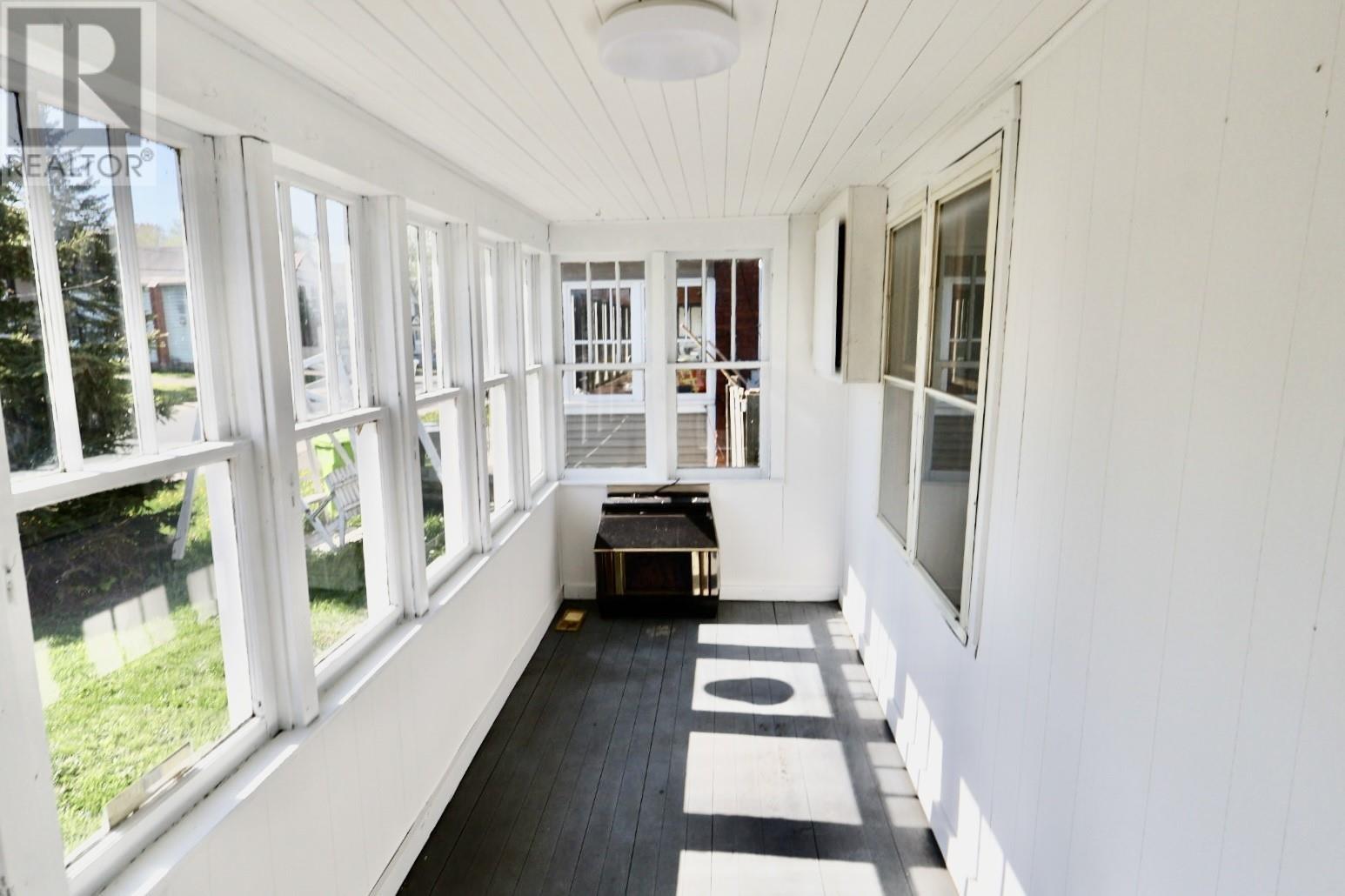 405 John ST - 10