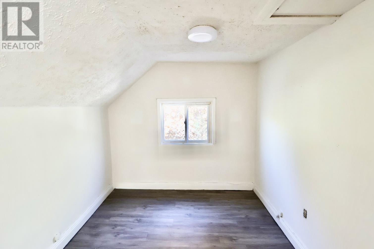 405 John ST - 12