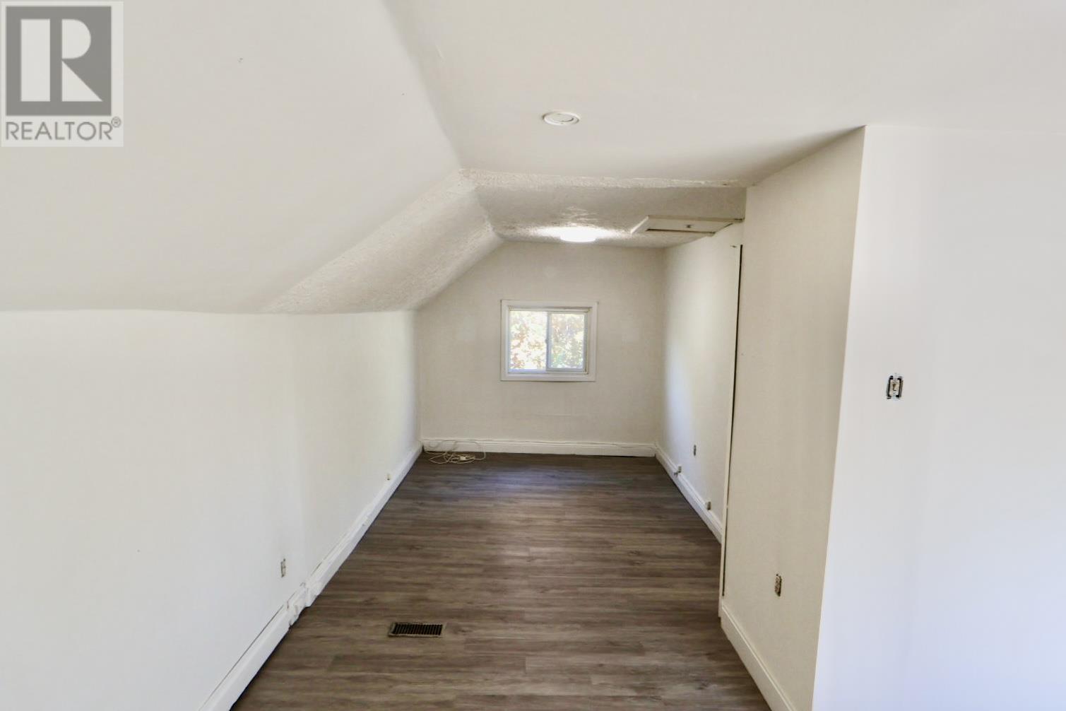405 John ST - 13