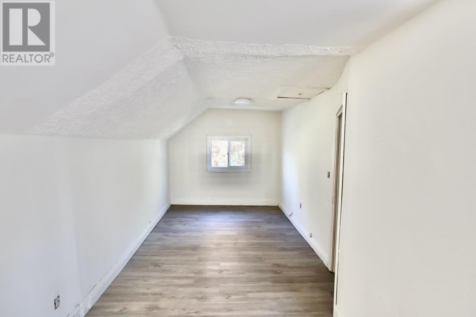 405 John ST - 15