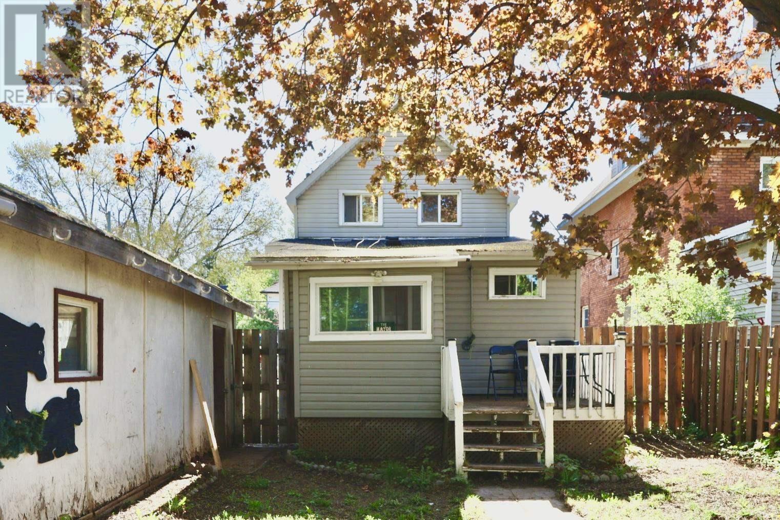405 John ST - 18